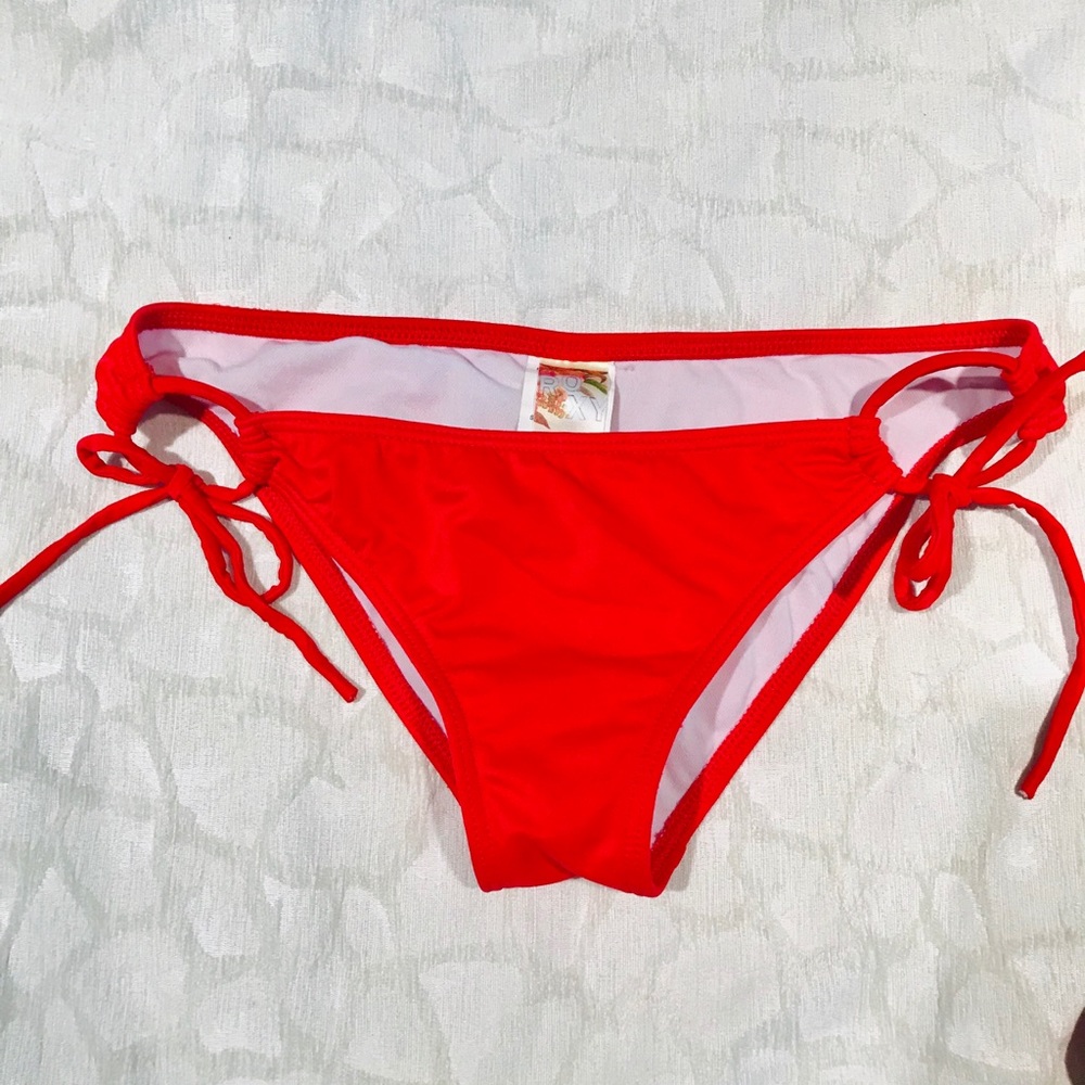 Red Roxy bikini - Picture 3 of 6